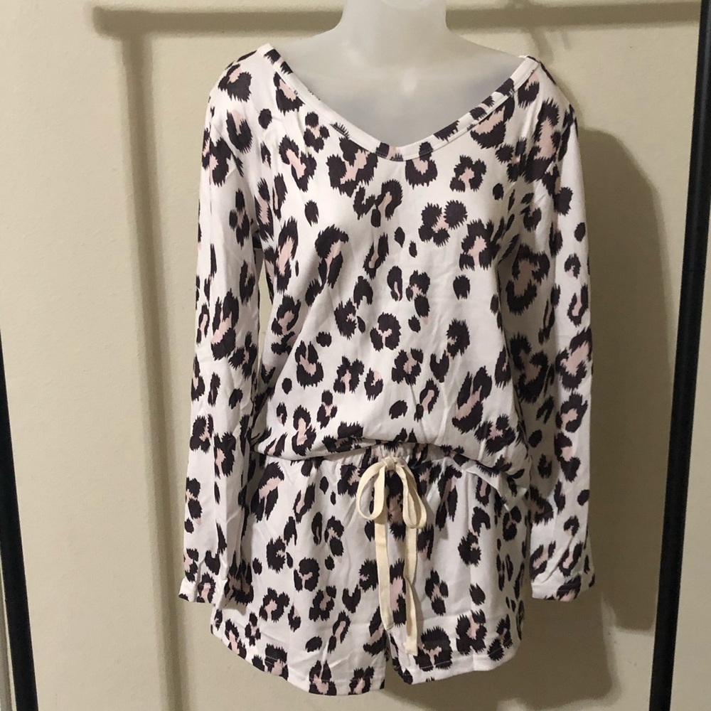 Leopard print loungewear w/ pockets Closet Clean Out Donating next Week - Picture 3 of 7